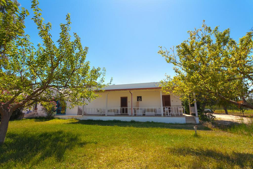 Agriturismo Masseria Terra D'Otranto Eksteriør billede