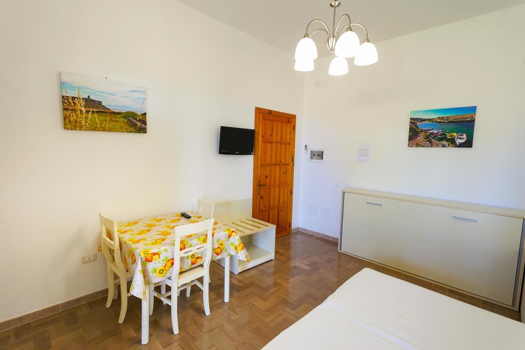 Agriturismo Masseria Terra D'Otranto Eksteriør billede