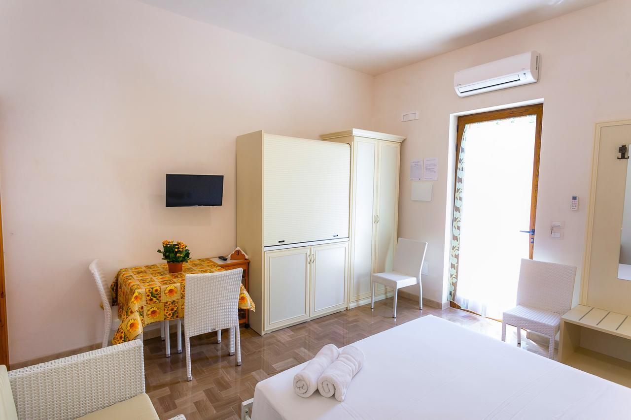 Agriturismo Masseria Terra D'Otranto Eksteriør billede