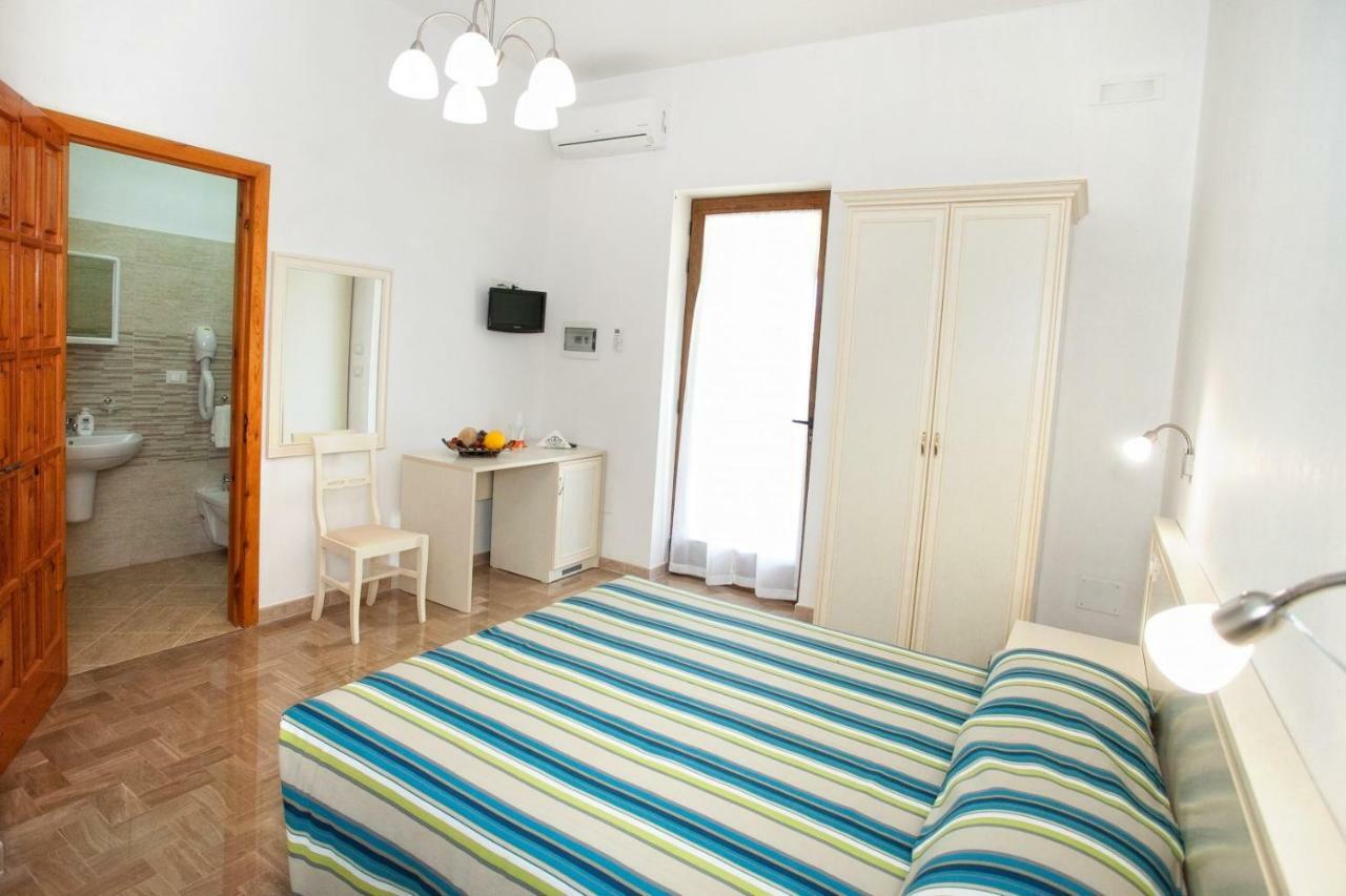 Agriturismo Masseria Terra D'Otranto Eksteriør billede